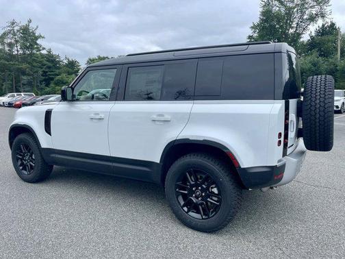 2025 Land Rover Defender 110 P300