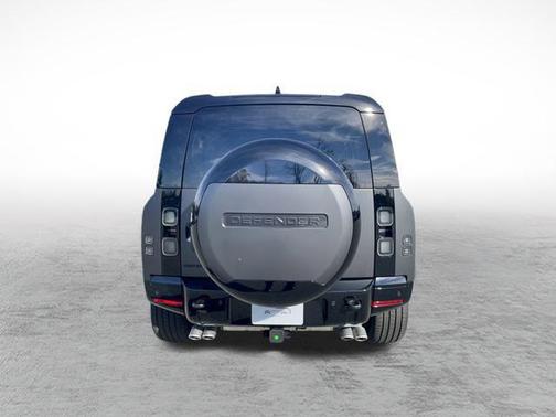 2026 Land Rover Defender 110 V8