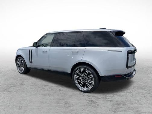 2025 Land Rover Range Rover P400 SE 7 Seat