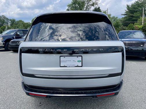 2025 Land Rover Range Rover P400 SE 7 Seat