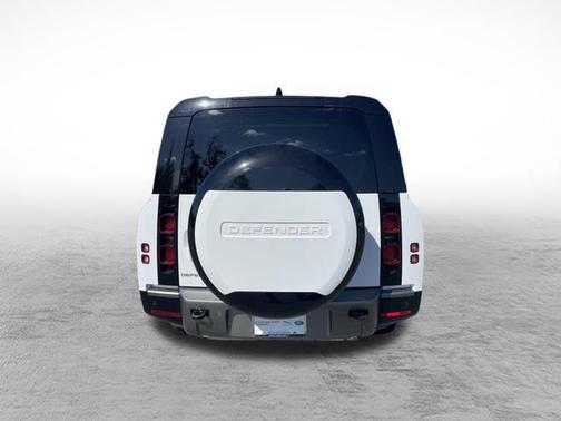 2025 Land Rover Defender 130 P400 X-Dynamic SE