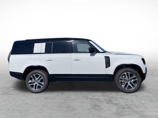 2025 Land Rover Defender 130 P400 X-Dynamic SE