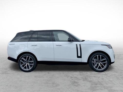 2026 Land Rover Range Rover P550e SE