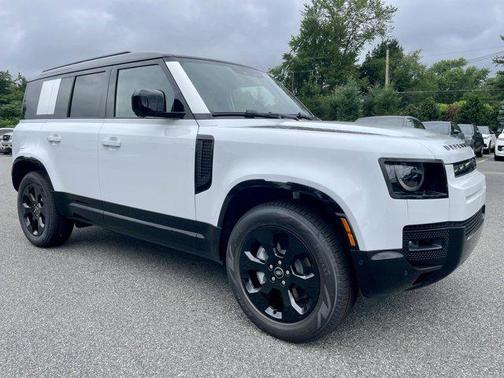 2025 Land Rover Defender 110 P400 X-Dynamic SE