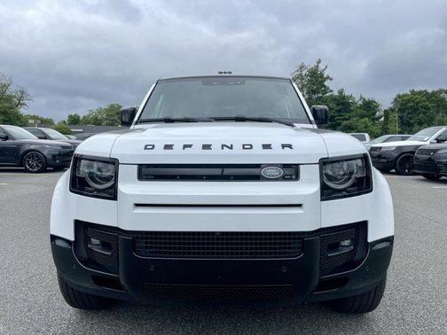 2025 Land Rover Defender 110 P400 X-Dynamic SE
