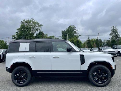2025 Land Rover Defender 110 P400 X-Dynamic SE