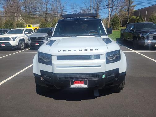 Yulong White Metallic 2023 Land Rover Defender 110 V8