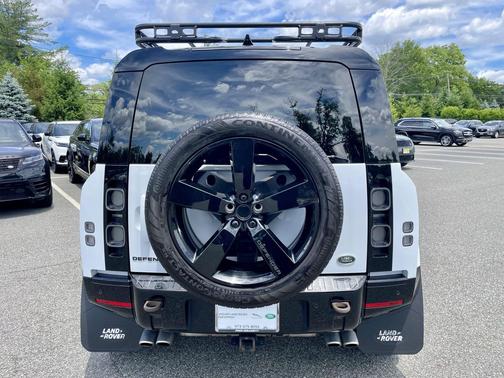Yulong White Metallic 2023 Land Rover Defender 110 V8