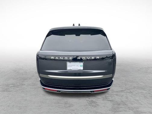 2026 Land Rover Range Rover P530 SE