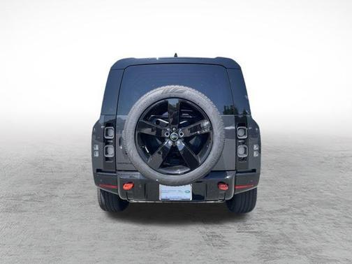 2025 Land Rover Defender 110 P400 X