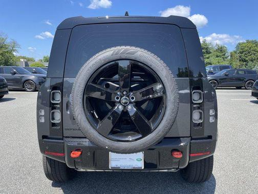 2025 Land Rover Defender 110 P400 X
