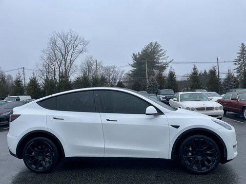 2022 Tesla Model Y Long Range Dual Motor All-Wheel Drive