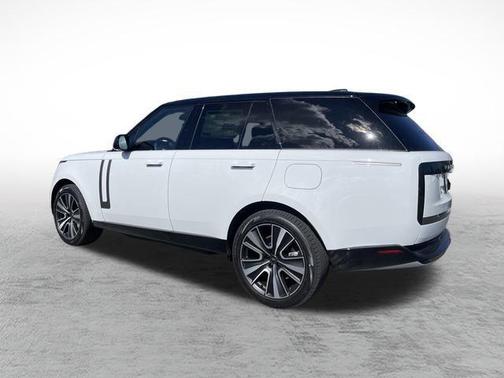 2025 Land Rover Range Rover P550e SE
