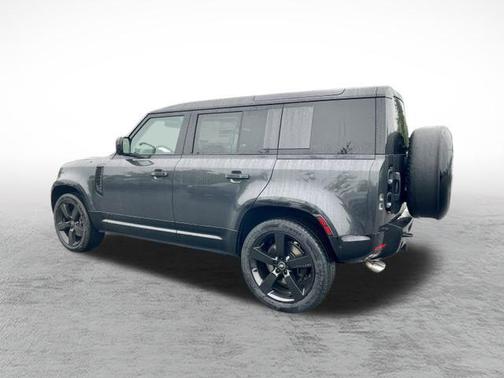 2025 Land Rover Defender 110 V8