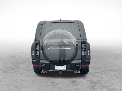 2025 Land Rover Defender 110 V8
