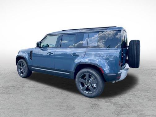 2025 Land Rover Defender 110 P300