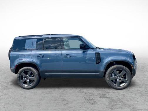 2025 Land Rover Defender 110 P300