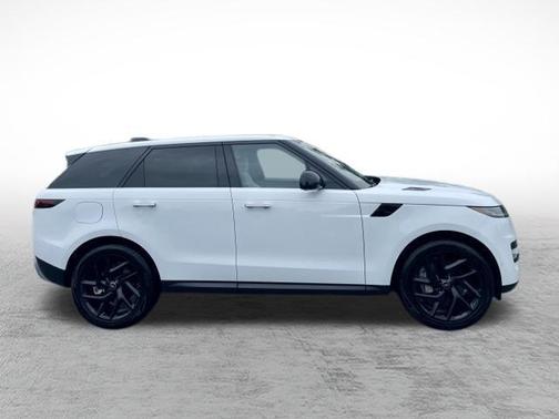 Fuji White 2025 Land Rover Range Rover Sport SE