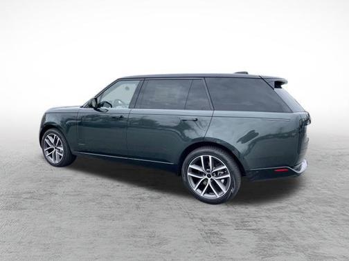 Belgravia Green Metallic 2026 Land Rover Range Rover P400 SE 7 Seat