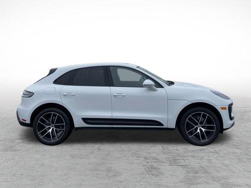 2022 Porsche Macan Base