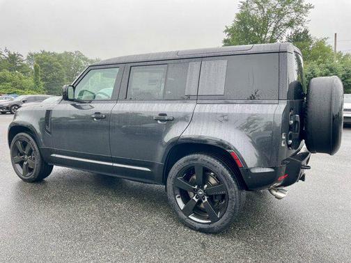 2025 Land Rover Defender 110 V8