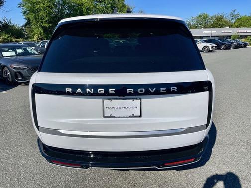 Ostuni Pearl White Premium Metallic 2026 Land Rover Range Rover P530 Autobiography