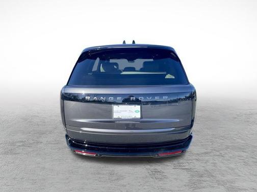 2025 Land Rover Range Rover P530 SE