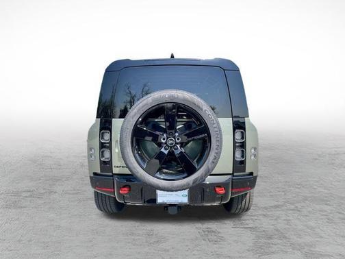 2025 Land Rover Defender 110 P400 X