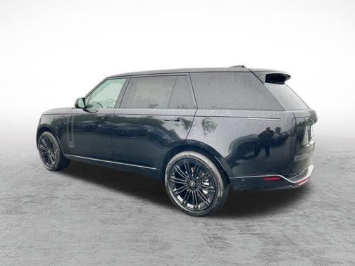 2025 Land Rover Range Rover P400 SE 7 Seat