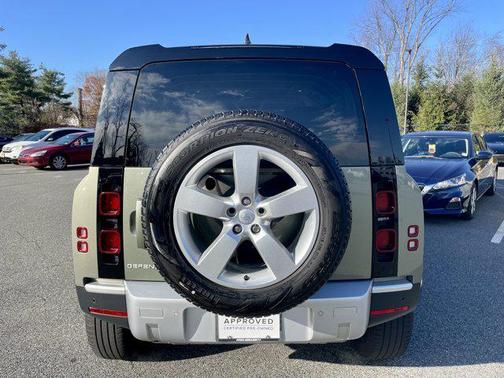 2024 Land Rover Defender 110 P300
