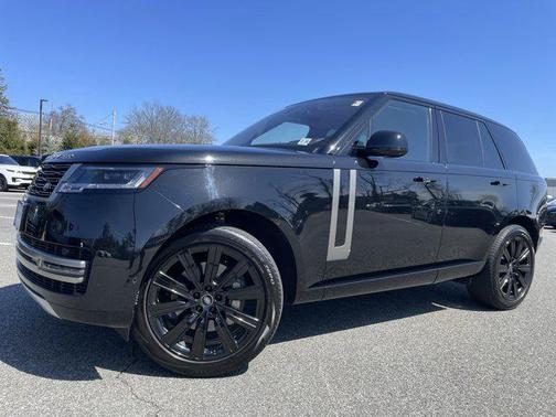 Santorini Black Metallic 2023 Land Rover Range Rover P400 SE