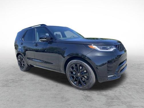 Santorini Black Metallic 2026 Land Rover Discovery Dynamic SE