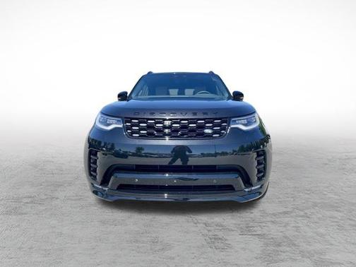 Santorini Black Metallic 2026 Land Rover Discovery Dynamic SE