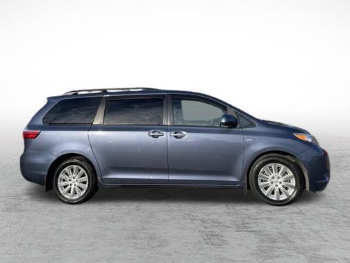 2016 Toyota Sienna XLE
