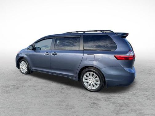 2016 Toyota Sienna XLE