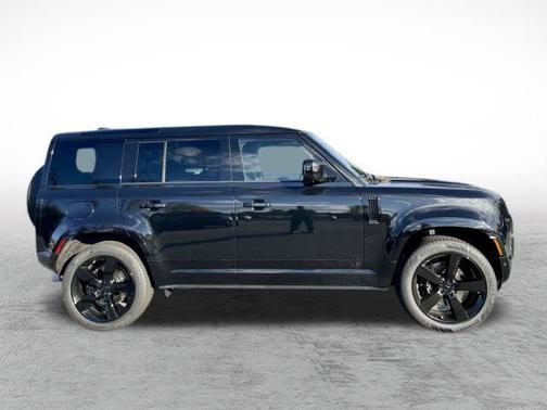 2026 Land Rover Defender 110 V8