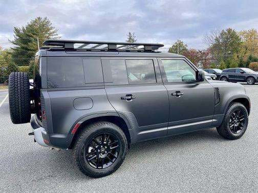 2025 Land Rover Defender 110 P300