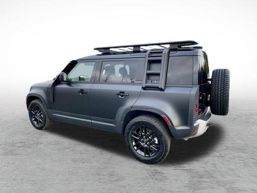 2025 Land Rover Defender 110 P300