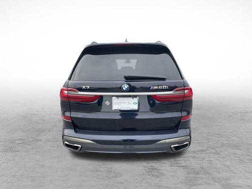 2022 BMW X7 M50i