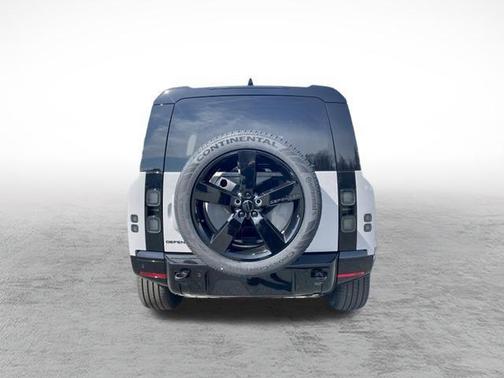 Keswick Green Metallic 2026 Land Rover Defender P400 X