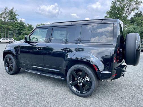 2025 Land Rover Defender 110 P400 X-Dynamic SE