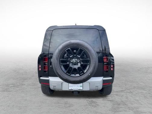 2025 Land Rover Defender 110 P400 S