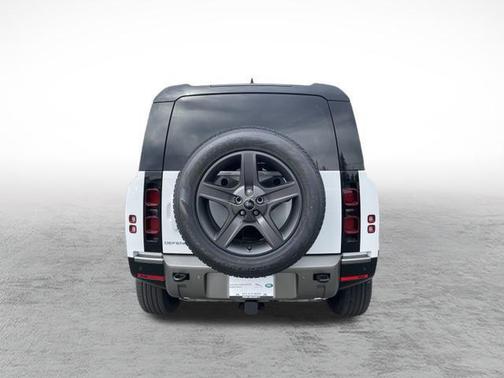 2025 Land Rover Defender 110 P400 X-Dynamic SE