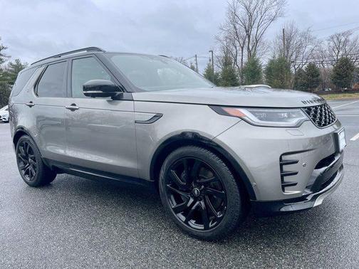Silver 2024 Land Rover Discovery P360 Dynamic SE