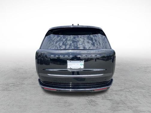 2025 Land Rover Range Rover P550e SE
