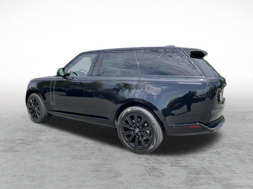 2025 Land Rover Range Rover P550e SE