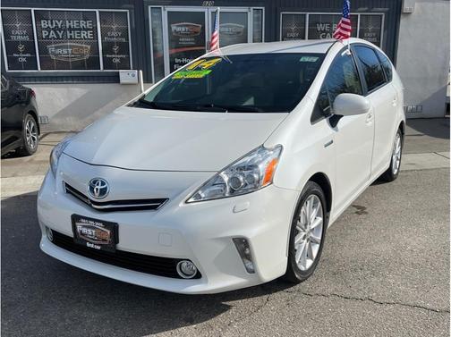 2014 Toyota Prius v Five