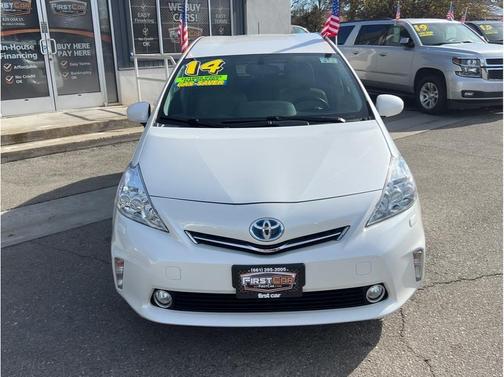 2014 Toyota Prius v Five