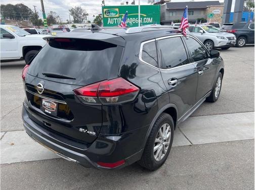 Black 2020 Nissan Rogue SV