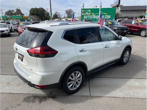 2018 Nissan Rogue SV